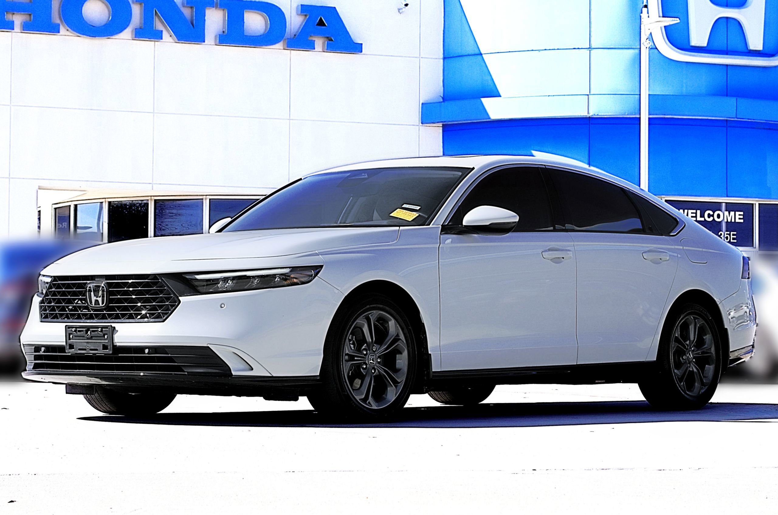 Used 2023 Honda Accord EX-L image 1