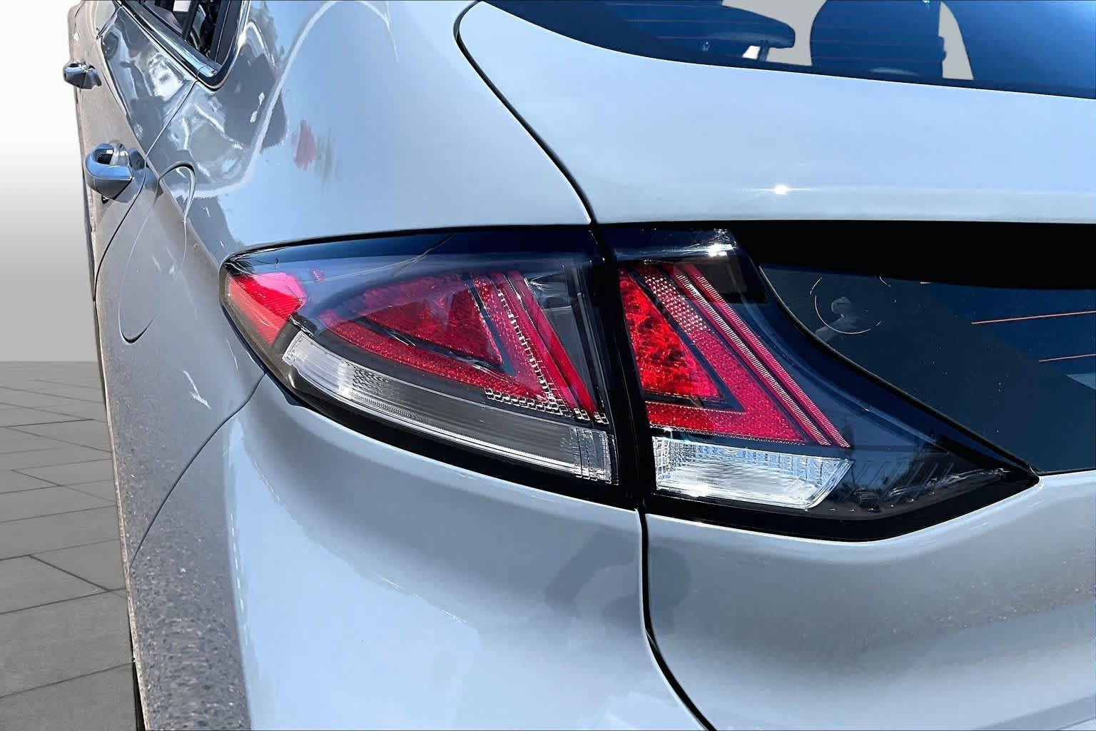 Used 2021 Hyundai Ioniq Limited FWD image 28