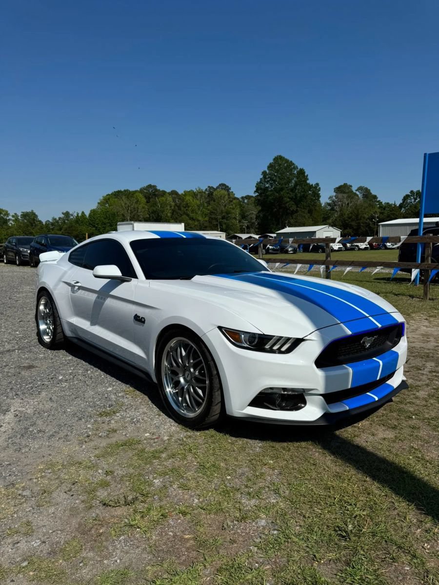 Used 2016 Ford Mustang GT RWD image 2