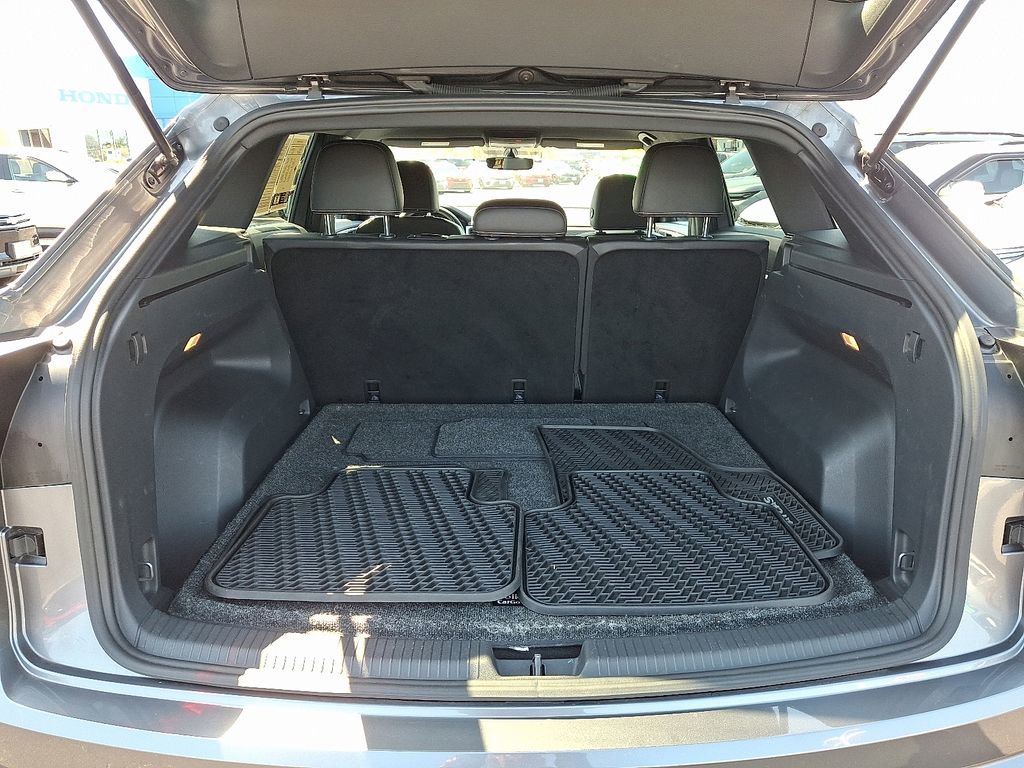 Used 2023 Volkswagen Atlas Cross Sport SE image 29