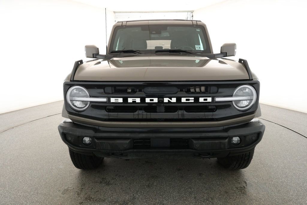 Used 2025 Ford Bronco Outer Banks image 2