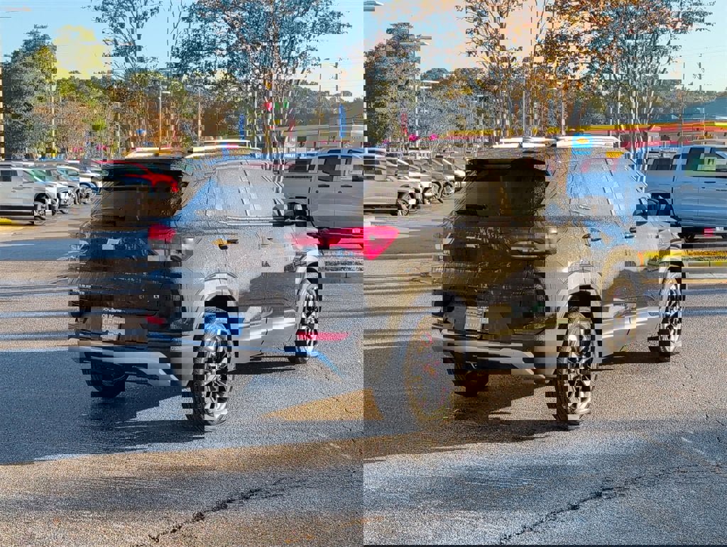 Certified 2022 Chevrolet TrailBlazer LT w/ Convenience Package image 3