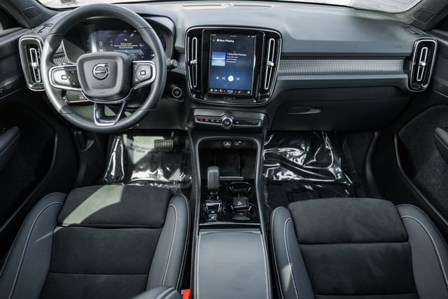 Used 2023 Volvo XC40 B5 Plus w/ Climate Package image 21