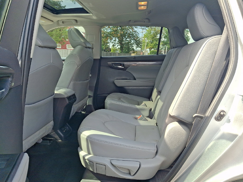 Used 2021 Toyota Highlander Limited AWD/4WD image 10