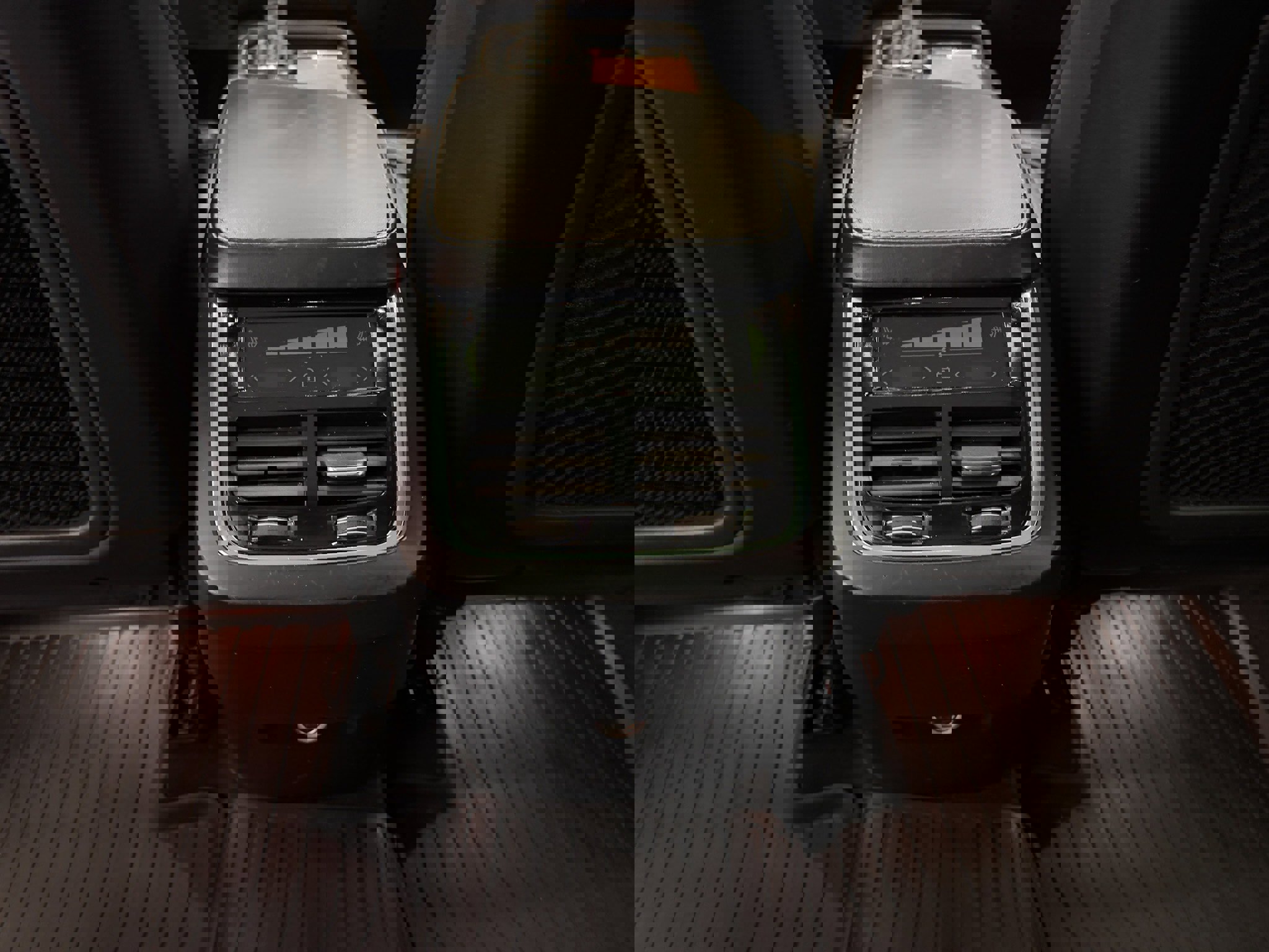 Used 2018 Volvo XC90 T6 Inscription w/ Convenience Package image 40