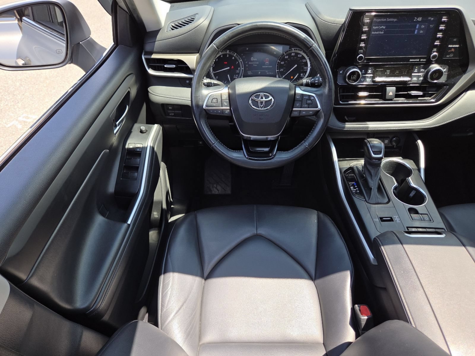 Used 2021 Toyota Highlander XLE FWD image 29
