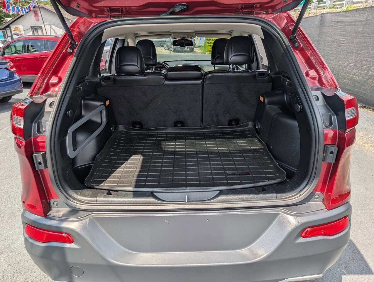 Used 2017 Jeep Cherokee Limited image 32