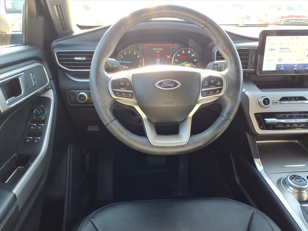Used 2022 Ford Explorer XLT w/ Equipment Group 202A image 5