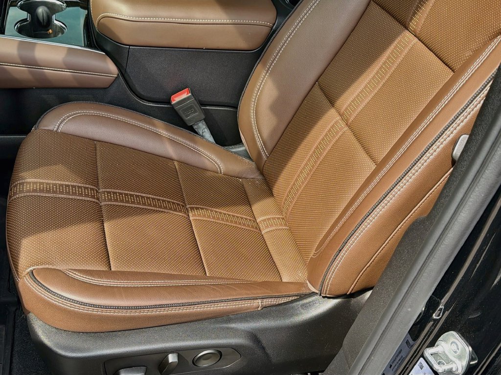 Used 2025 Chevrolet Tahoe High Country AWD/4WD image 22