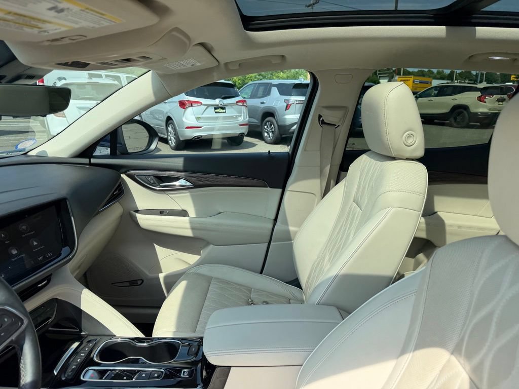 Certified 2022 Buick Envision Avenir w/ Technology Package II AWD/4WD image 18