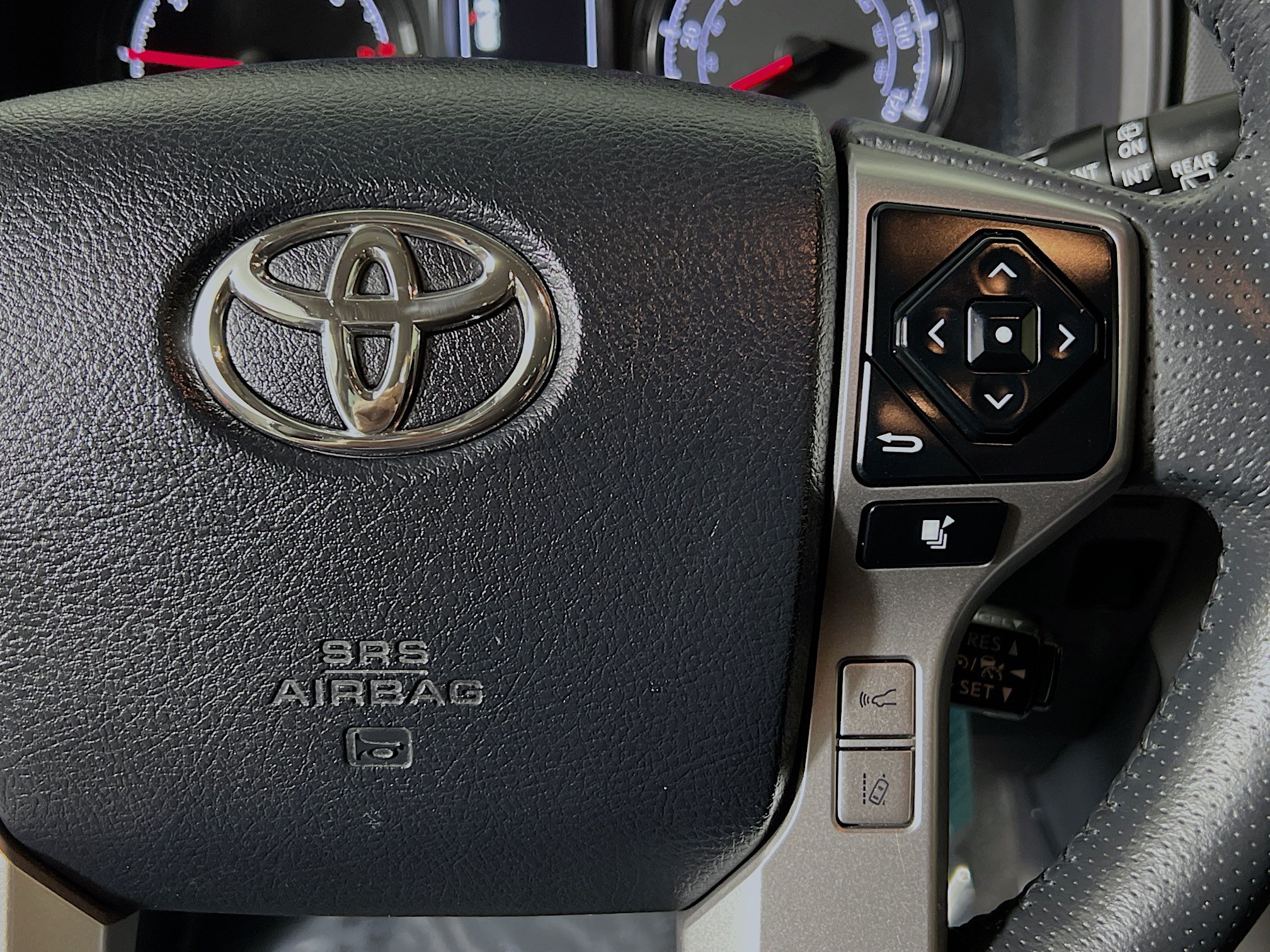 Used 2020 Toyota 4Runner SR5 AWD/4WD image 20