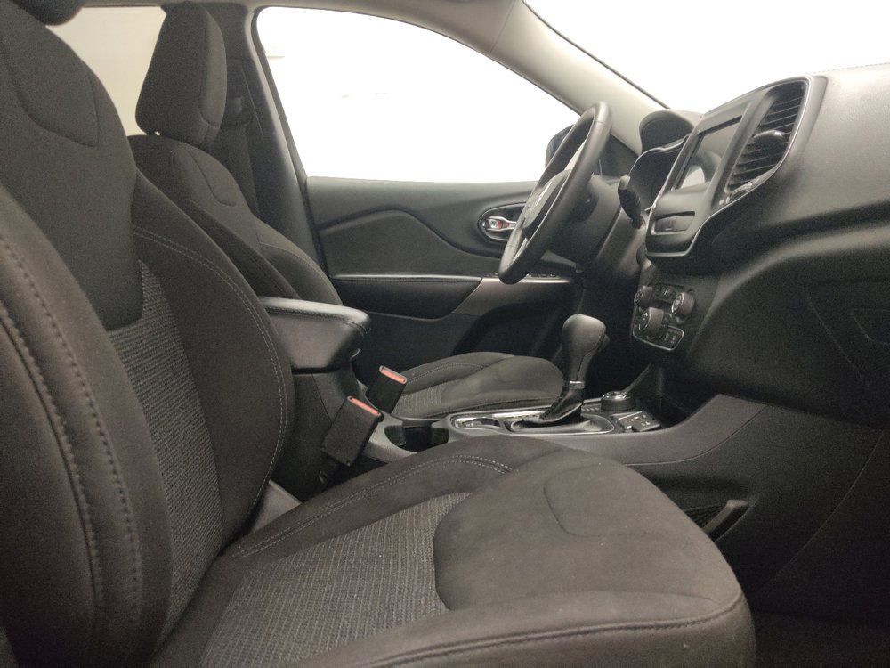 Used 2020 Jeep Cherokee Latitude AWD/4WD image 21