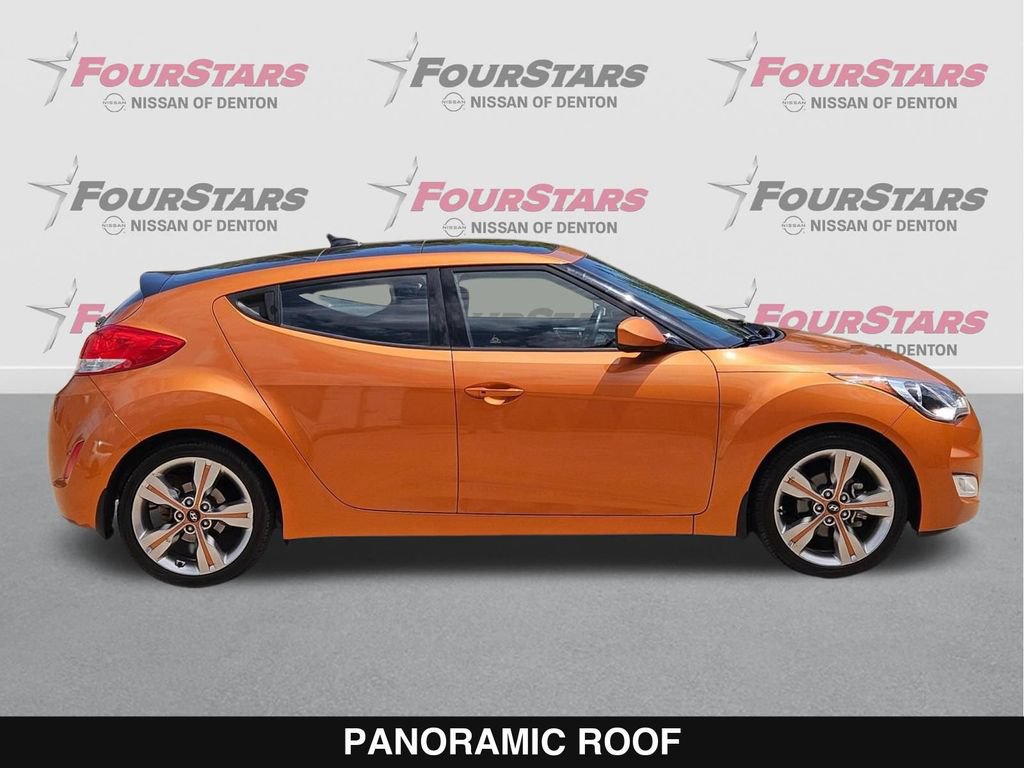 Used 2017 Hyundai Veloster Value Edition FWD image 3