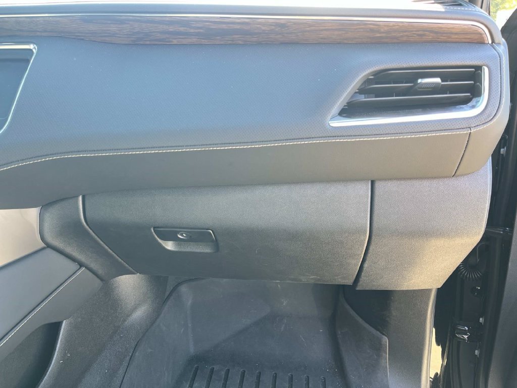 Used 2024 Chevrolet Suburban Premier AWD/4WD image 30