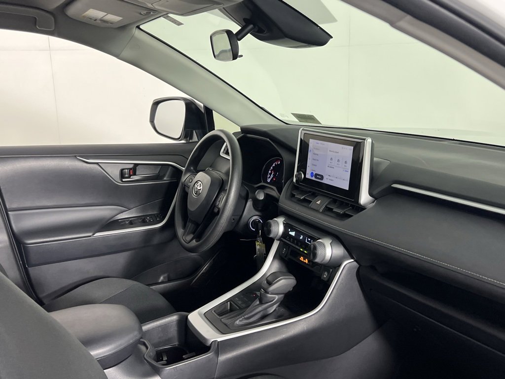 Used 2025 Toyota RAV4 LE image 33