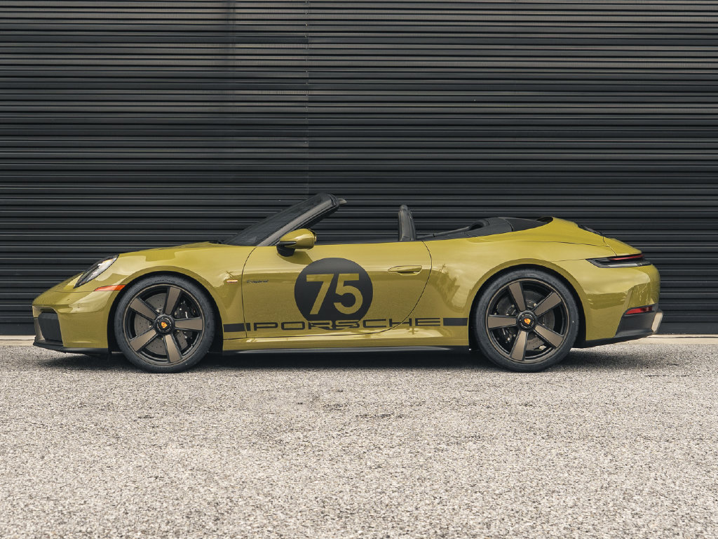 New 2026 Porsche 911 GTS RWD image 2