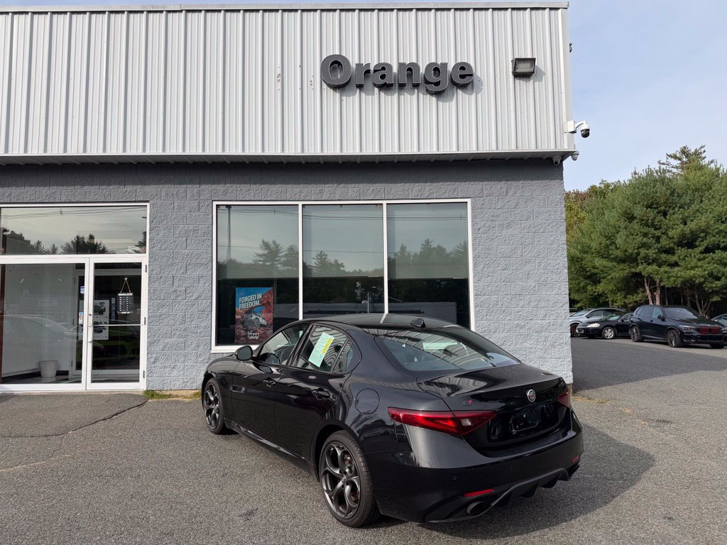 Used 2023 Alfa Romeo Giulia Estrema AWD/4WD image 3