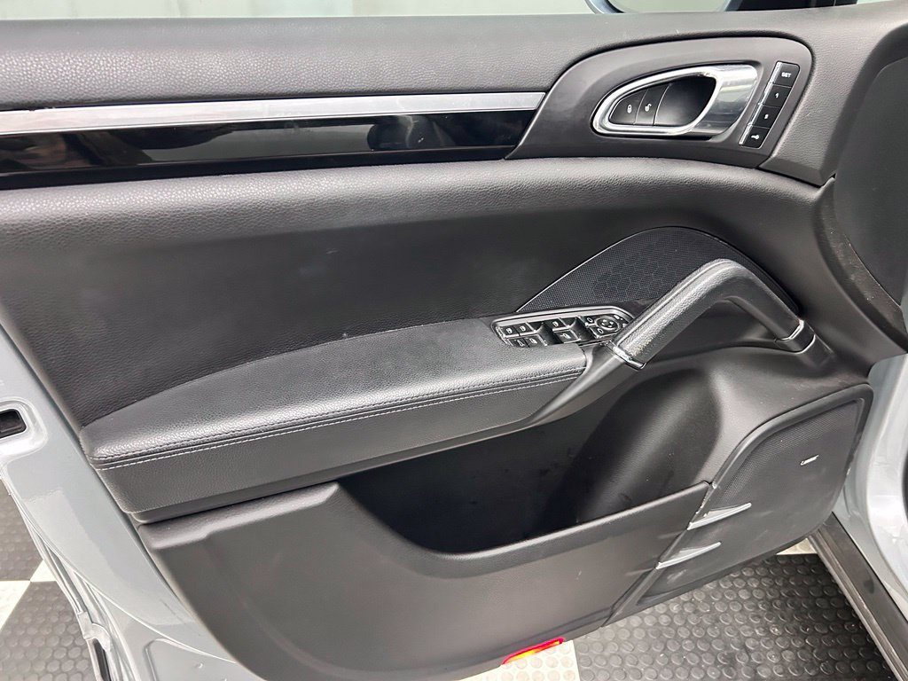 Used 2018 Porsche Cayenne Platinum Edition AWD/4WD image 10