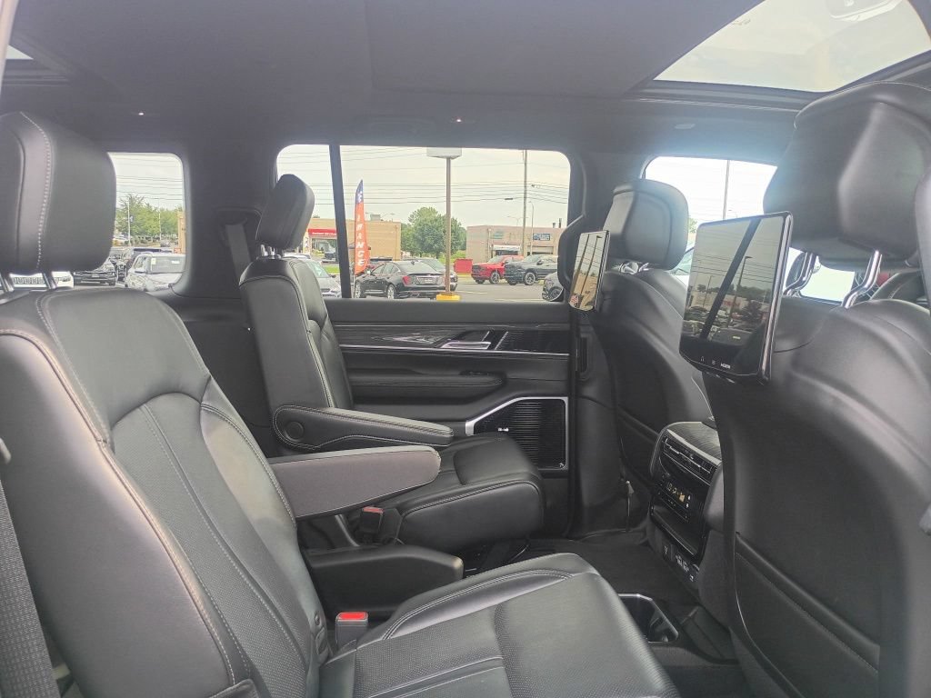 Used 2022 Jeep Wagoneer Series III w/ Premium Group I AWD/4WD image 25