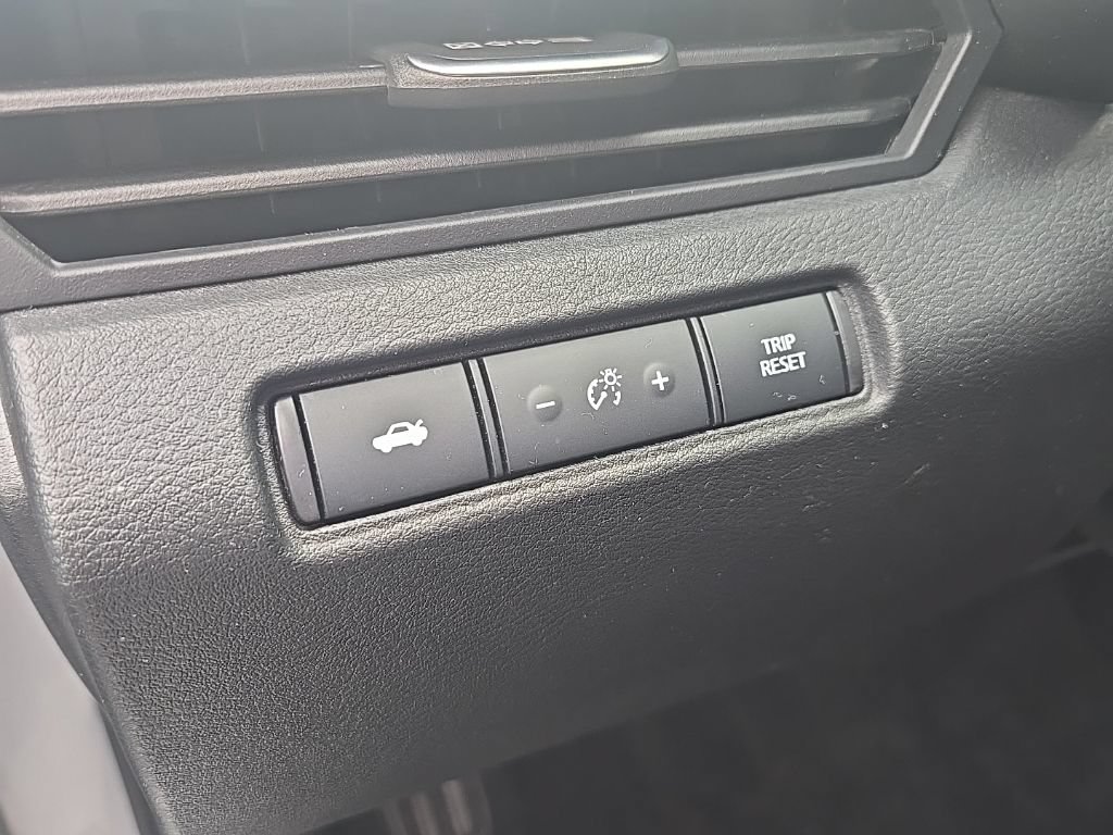 Used 2024 Nissan Altima 2.5 SV FWD image 13