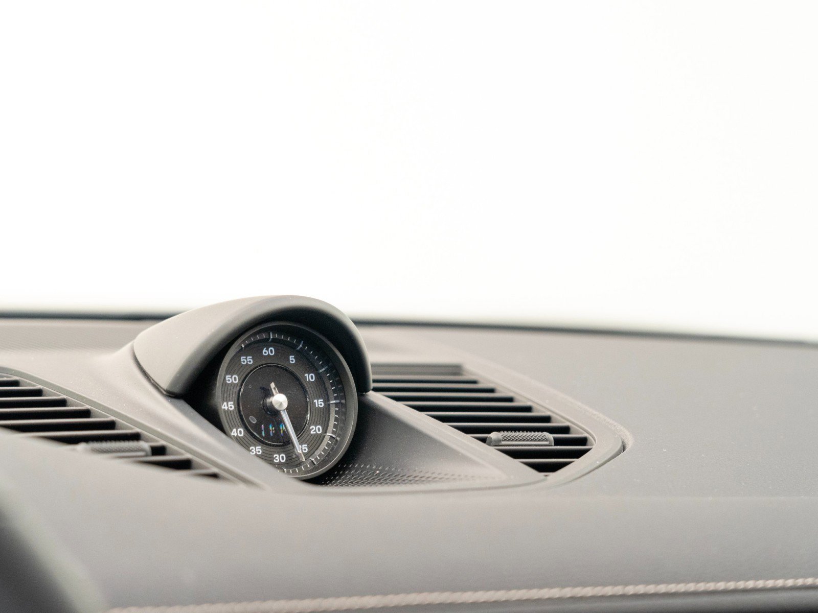 Used 2025 Porsche Panamera 4 image 28