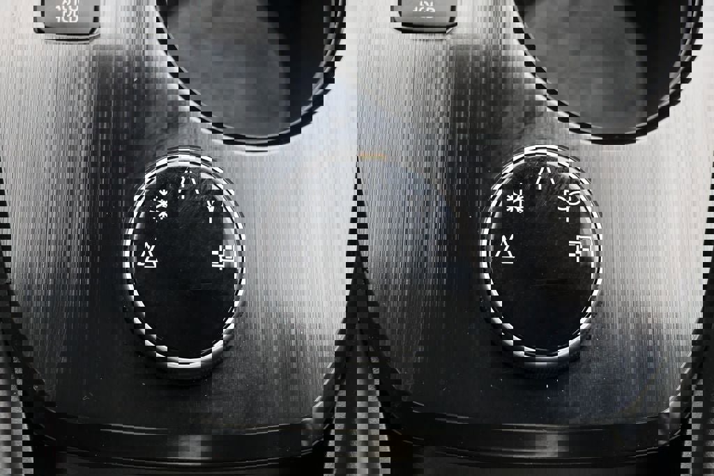 Used 2023 Nissan Rogue SV w/ SV Premium Package image 27