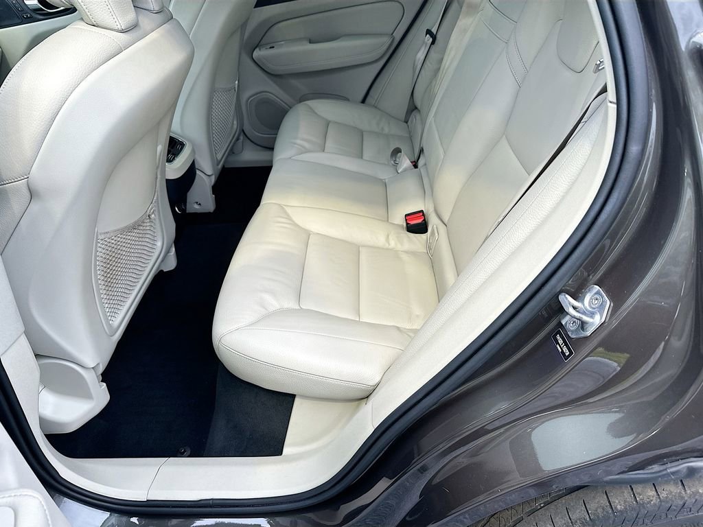 Used 2020 Volvo XC60 T5 Inscription w/ Protection Package Premier image 25