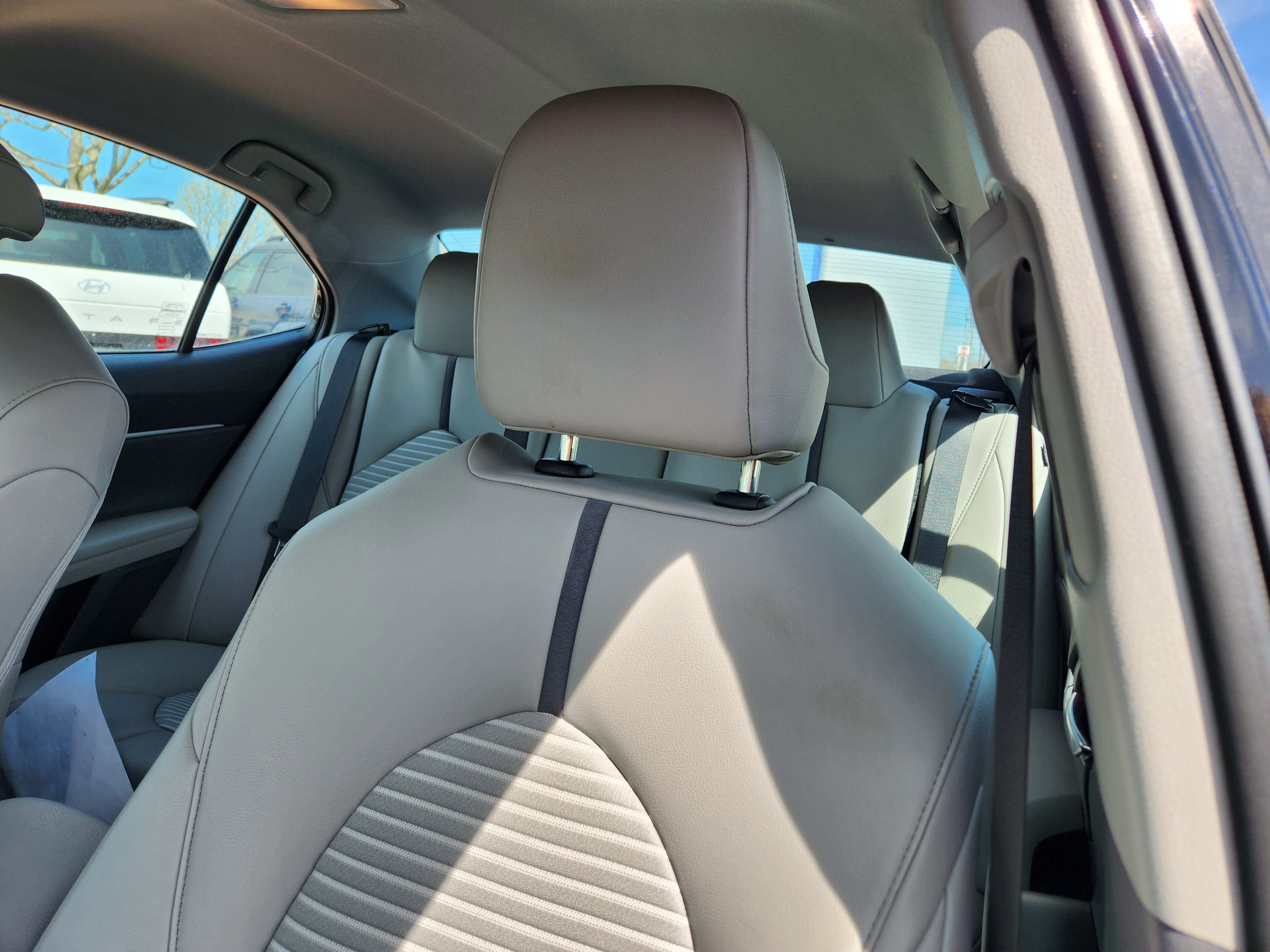 Used 2023 Toyota Camry SE image 11