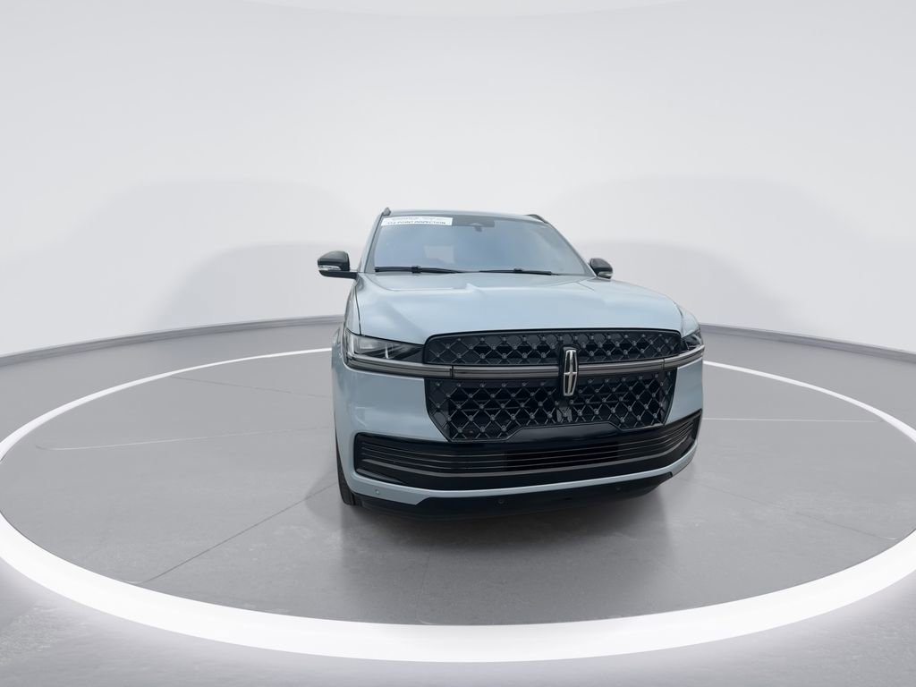 Used 2025 Lincoln Navigator L Reserve w/ Jet Appearance Package image 3