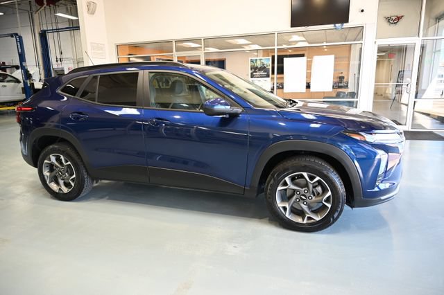 Used 2024 Chevrolet Trax LT w/ Driver Confidence Package FWD image 4