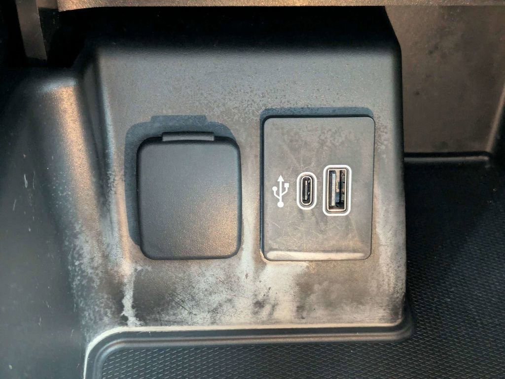 Used 2025 Ford Explorer ST image 33