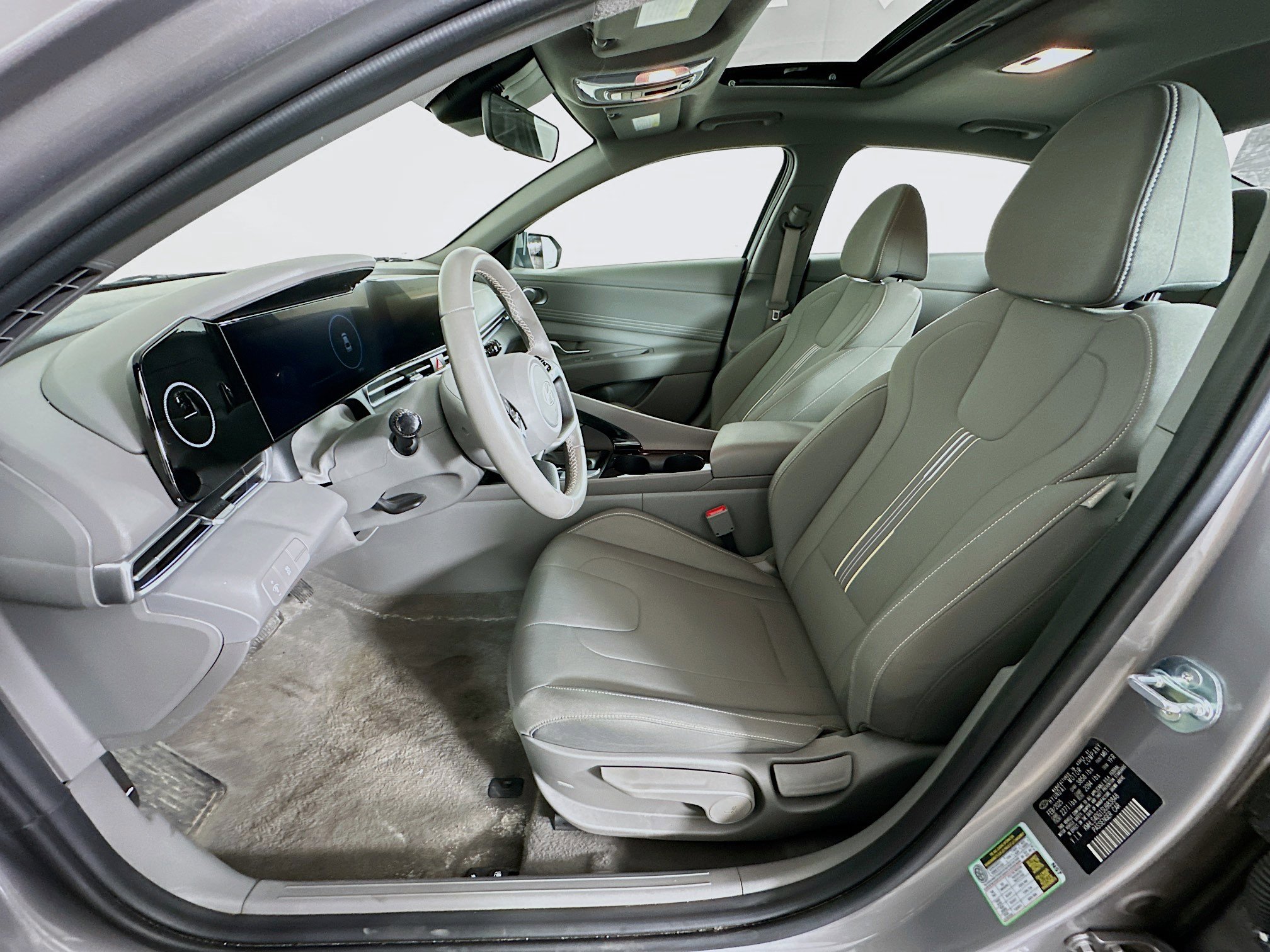 Used 2025 Hyundai Elantra SEL image 13