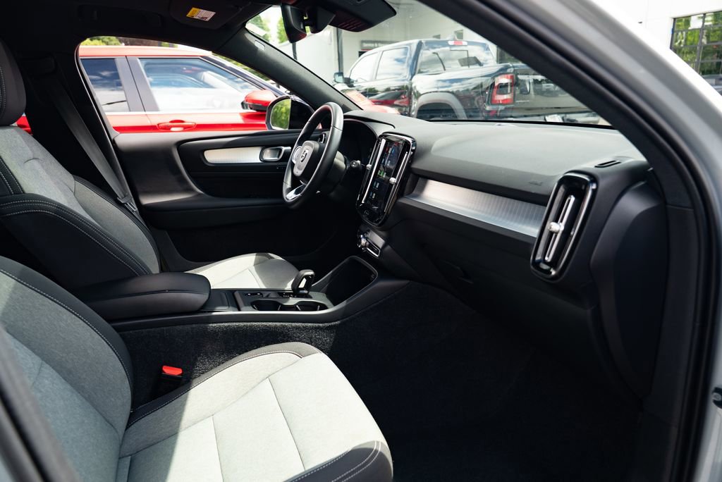 Used 2024 Volvo XC40 B5 Core AWD/4WD image 22
