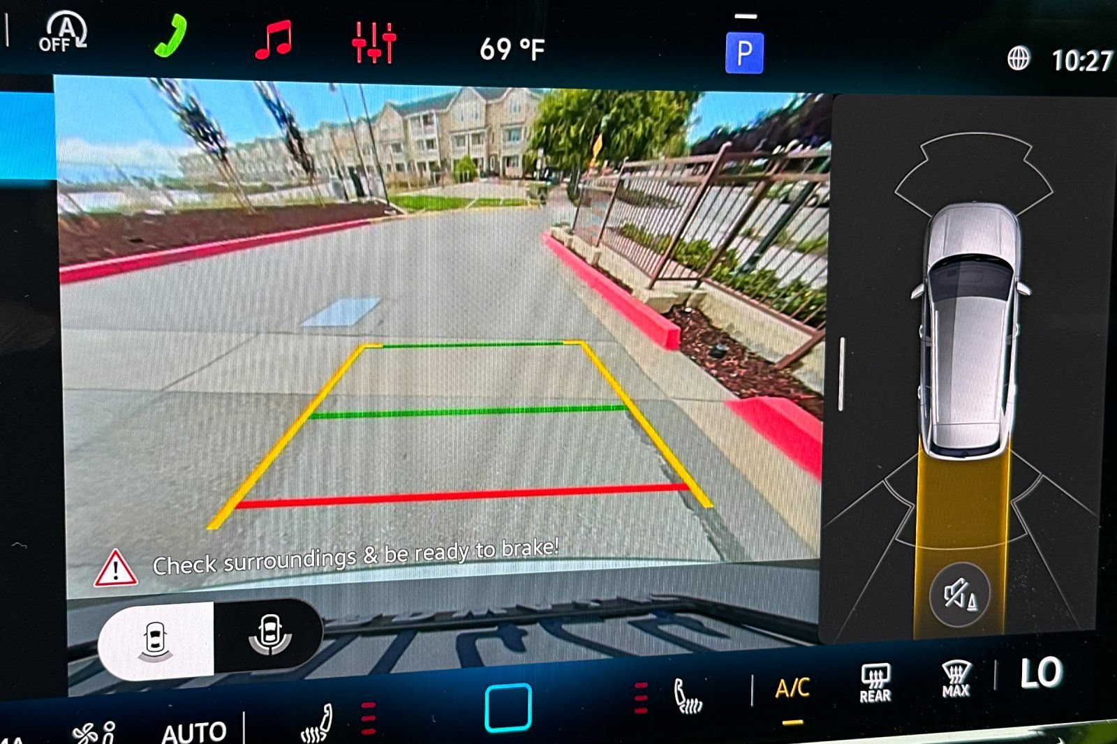 Certified 2026 Volkswagen Tiguan SE w/ Panoramic Sunroof Package AWD/4WD image 19