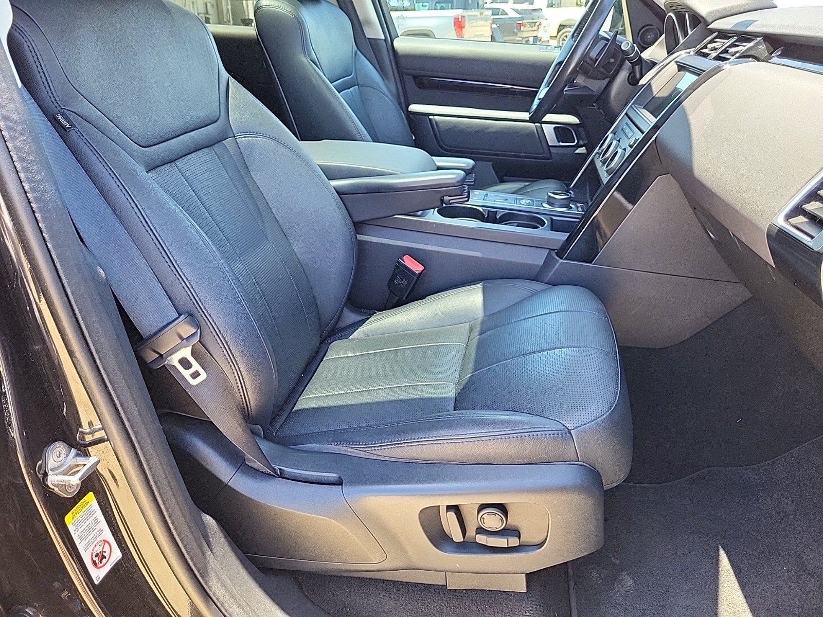 Used 2019 Land Rover Discovery SE AWD/4WD image 10
