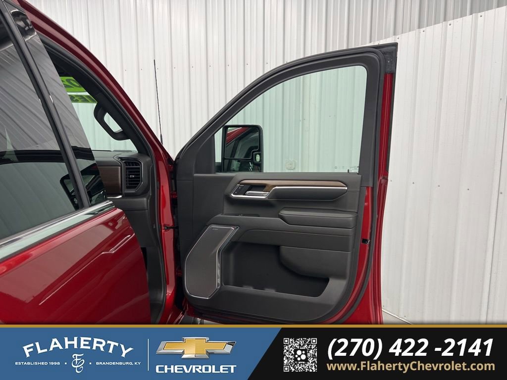 Used 2025 Chevrolet Silverado 3500 High Country w/ Technology Package image 14