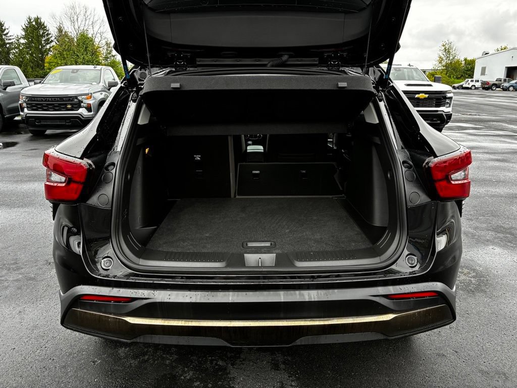 Used 2024 Chevrolet Trax ACTIV w/ Sunroof Package FWD image 32