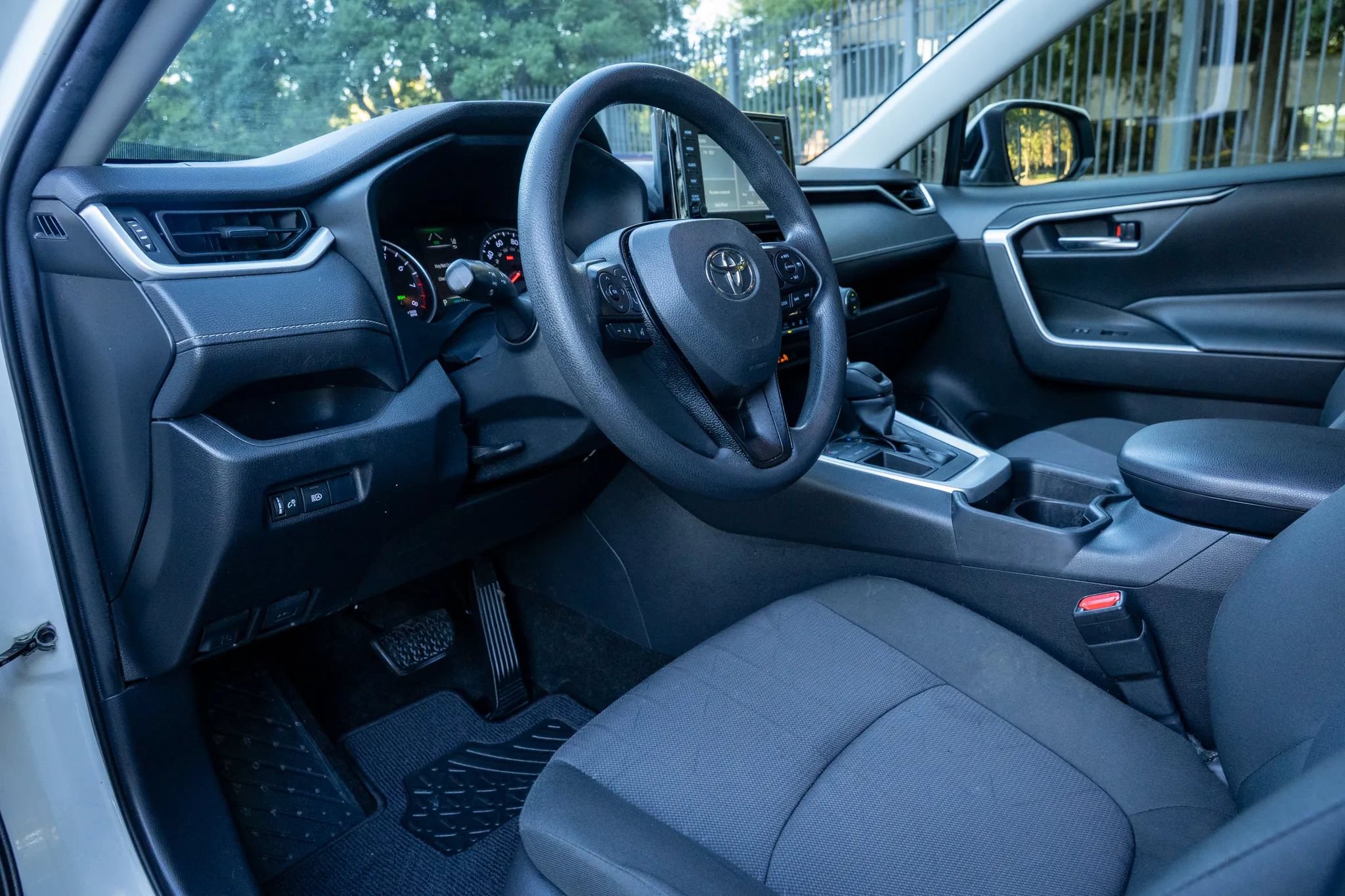 Used 2020 Toyota RAV4 XLE FWD image 10
