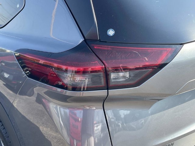 Used 2025 Nissan Rogue SV AWD/4WD image 10