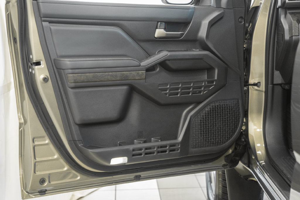 Used 2025 Toyota Tacoma Limited AWD/4WD image 45