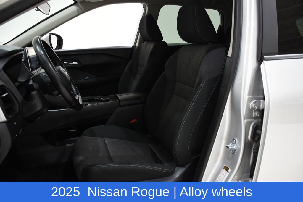 Used 2025 Nissan Rogue SV AWD/4WD image 22