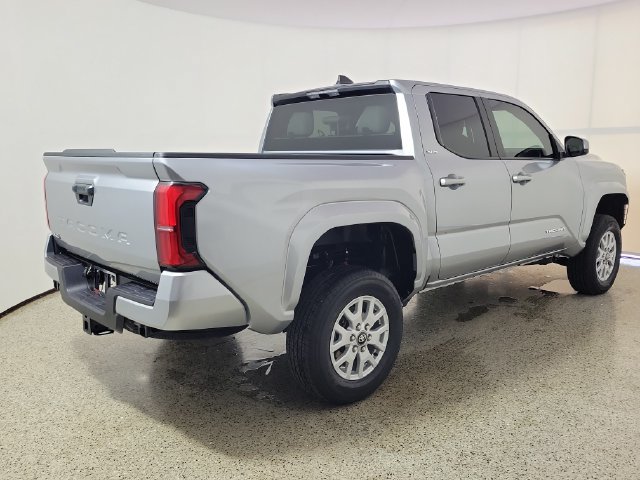 Used 2025 Toyota Tacoma SR5 AWD/4WD image 5
