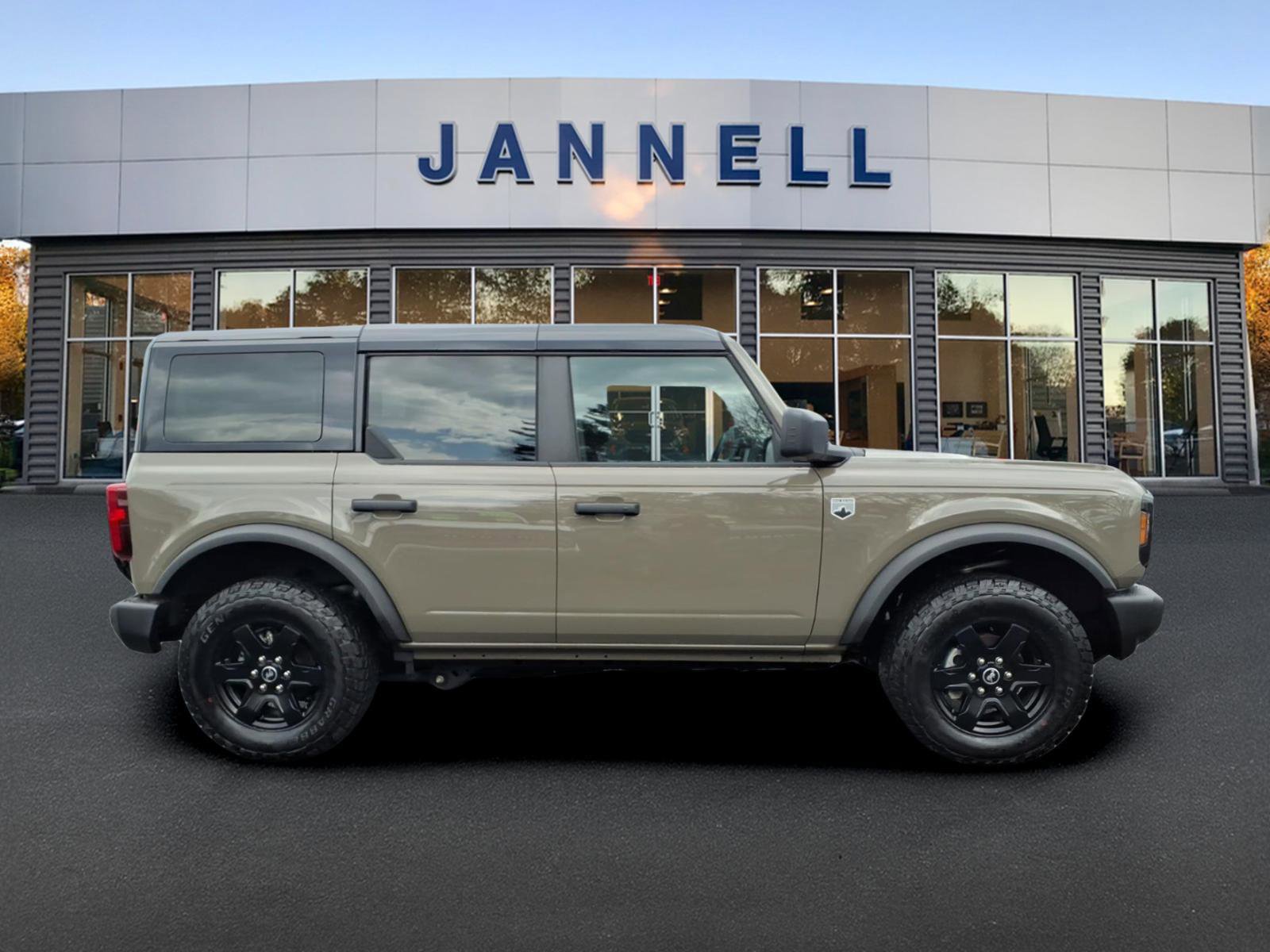Used 2025 Ford Bronco Big Bend AWD/4WD image 4