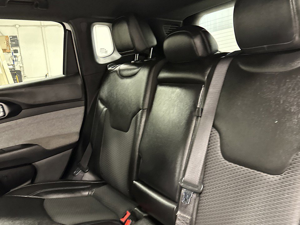 Used 2025 Jeep Compass Latitude w/ Convenience Group image 13