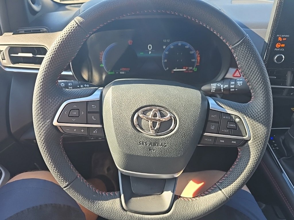 Used 2025 Toyota Sienna XSE image 15