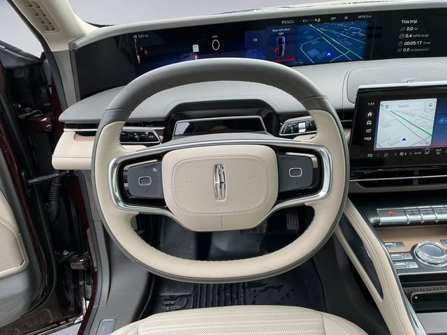 Used 2025 Lincoln Nautilus Reserve AWD/4WD image 12