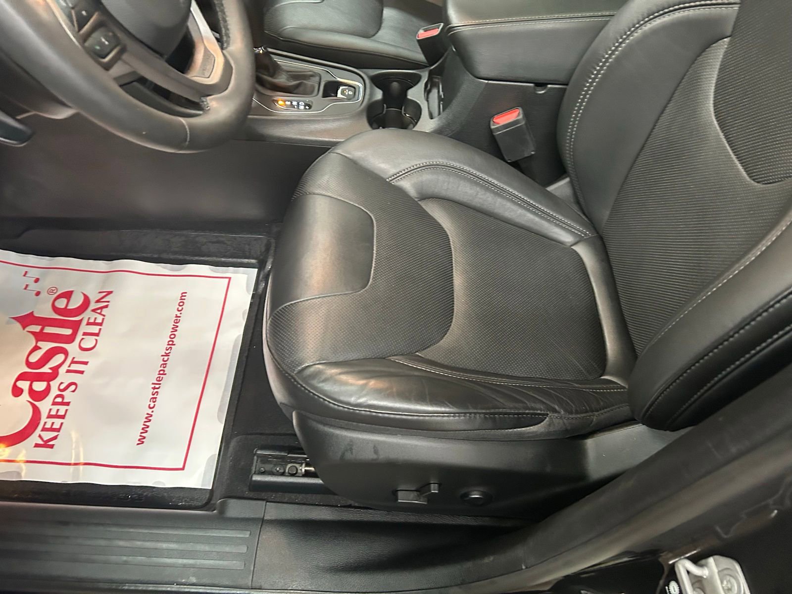 Certified 2021 Jeep Cherokee Latitude Lux w/ Sun & Sound Group image 20