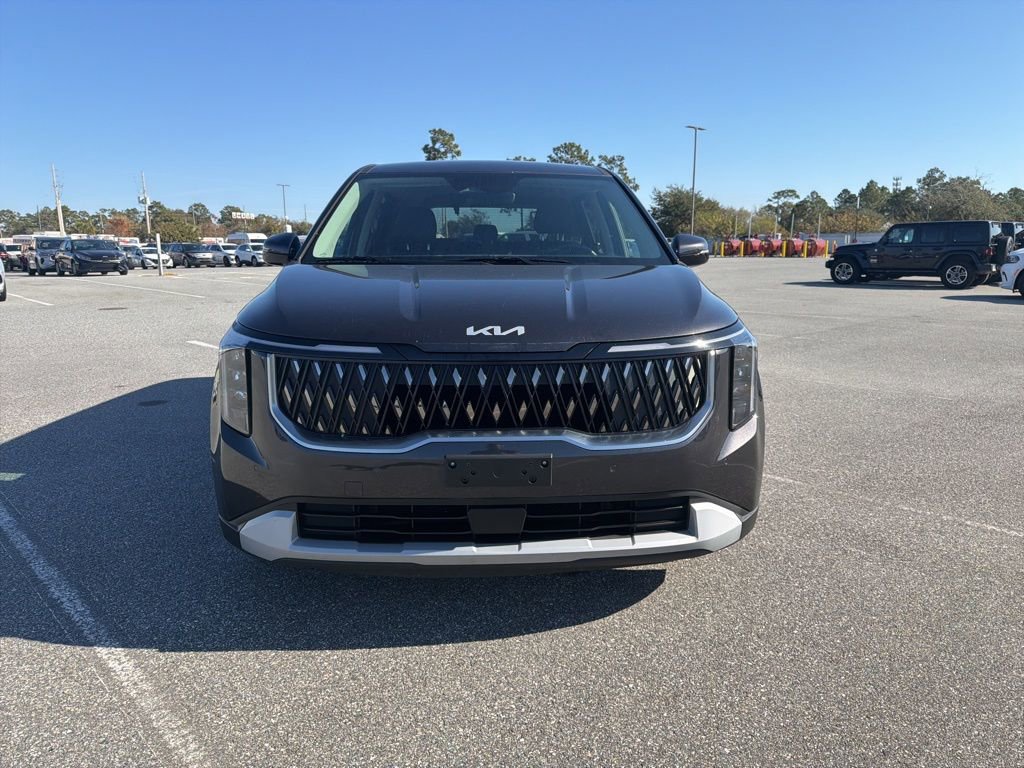 Used 2025 Kia Carnival image 2