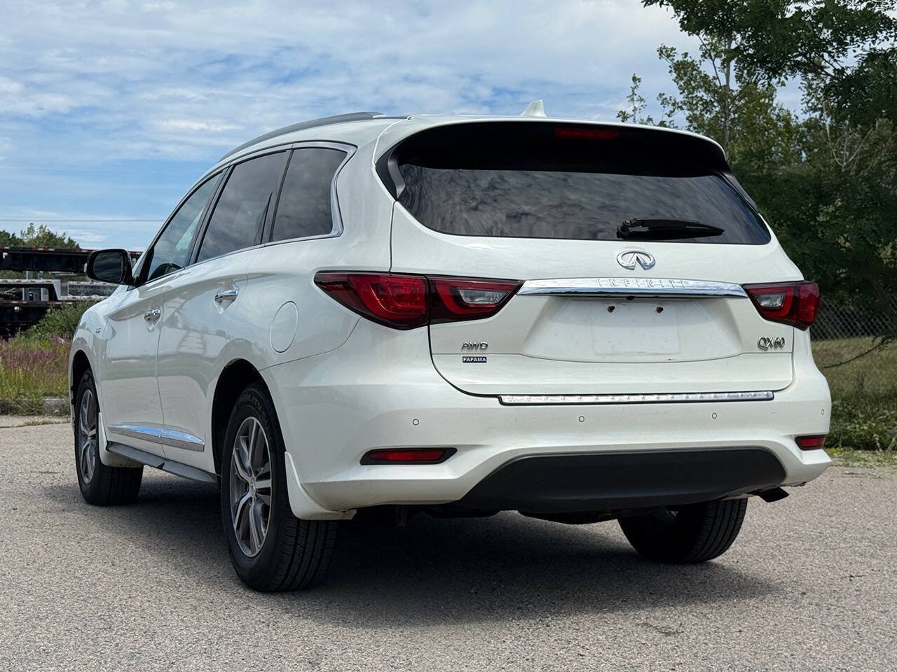 Used 2019 INFINITI QX60 Luxe w/ Essential Package AWD/4WD image 3