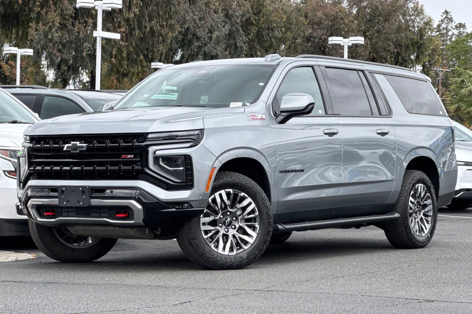 Used 2025 Chevrolet Suburban Z71 AWD/4WD image 9